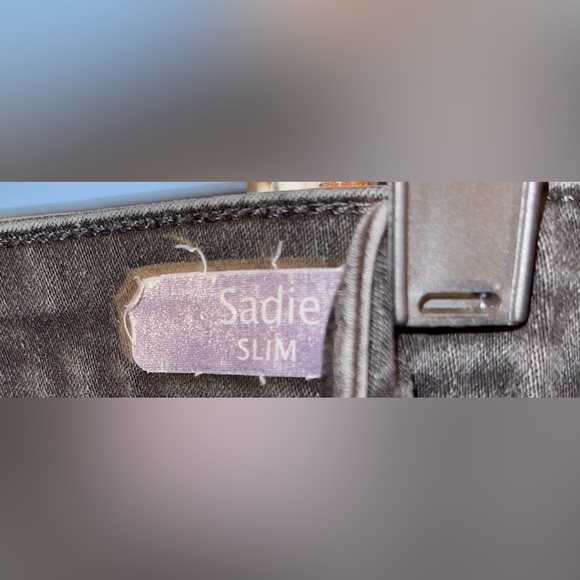 Gloria Vanderbilt Sadie Slim Black Denim Jeans. Size 12 - Picture 8 of 8